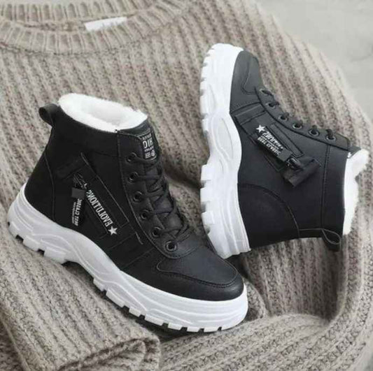 Women's Black Fleece Lined Lace Up Chunky Sole Winter Boots Black