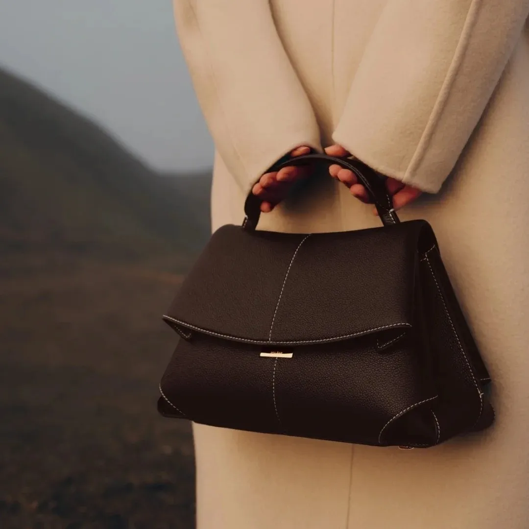 Versatile Two-Way Handbag for Stylish Convenience