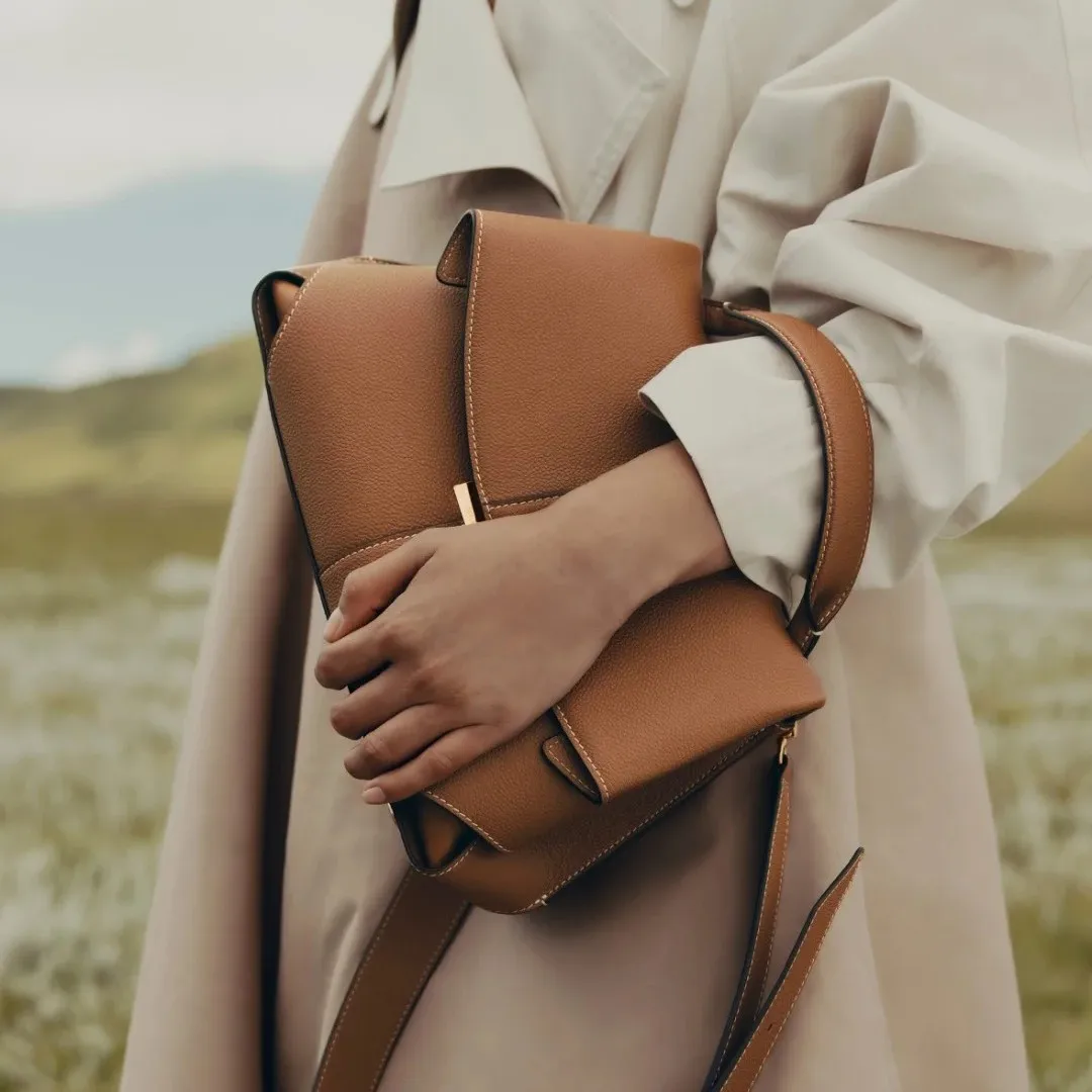 Versatile Two-Way Handbag for Stylish Convenience