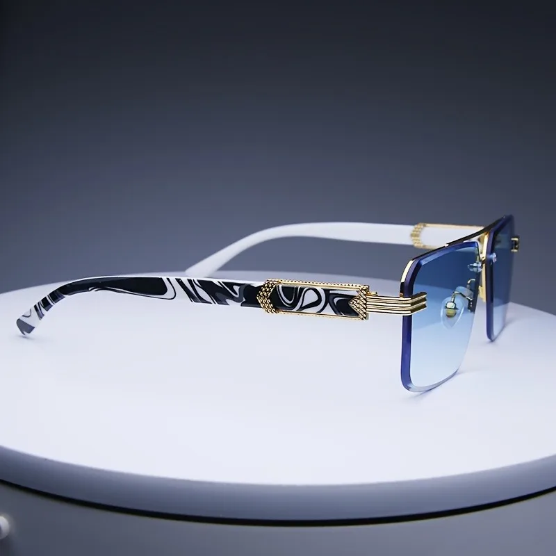 Chic Gold-Toned Fashion Sunglasses Blue