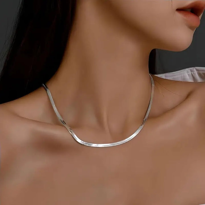 Loreto | Women's Herringbone Necklace in Gold – Minimalistic & Chic