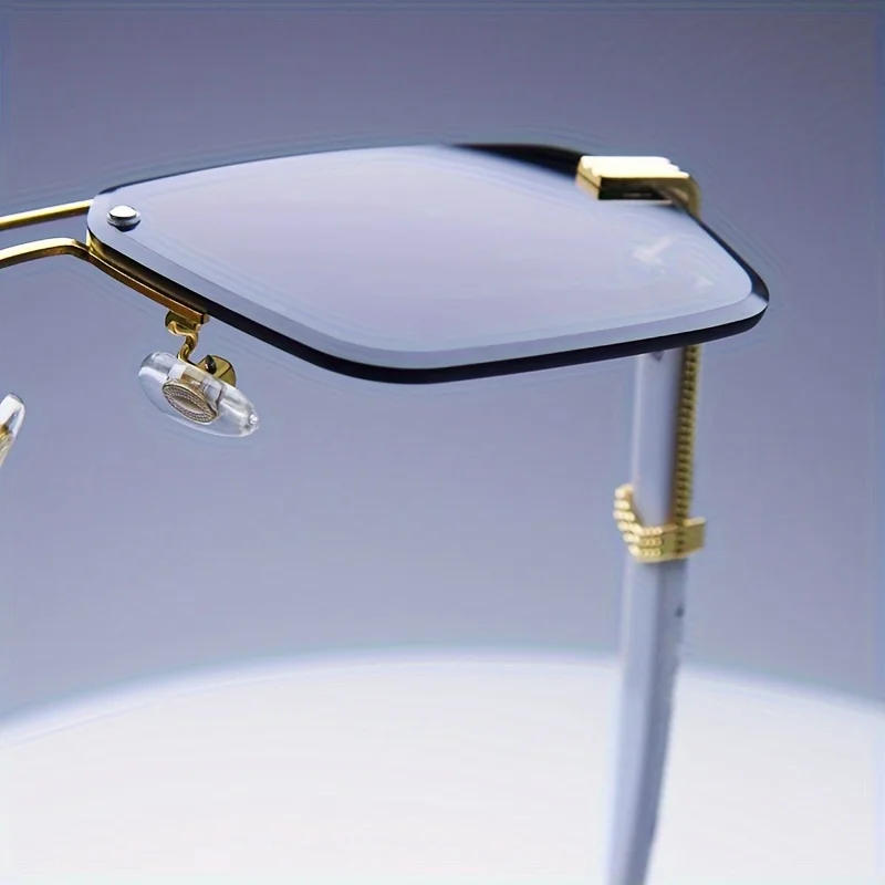 Chic Gold-Toned Fashion Sunglasses