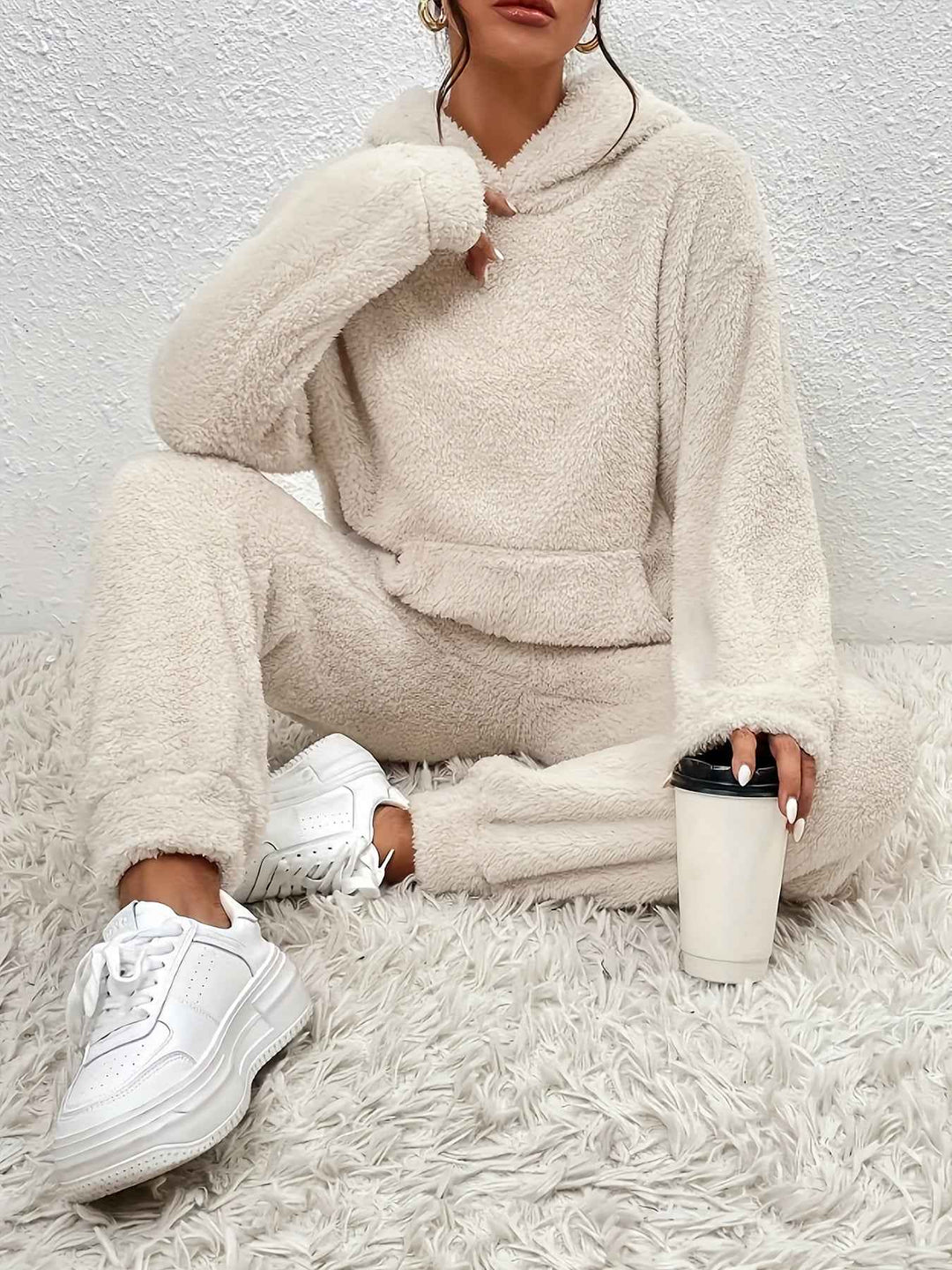Women's Fluffy Fleece Loungewear Set – Cozy Hoodie & Jogging Pants – Relaxed Fit Beige