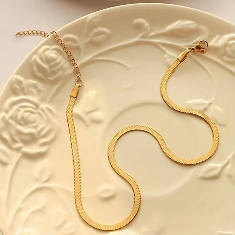 Loreto | Women's Herringbone Necklace in Gold – Minimalistic & Chic