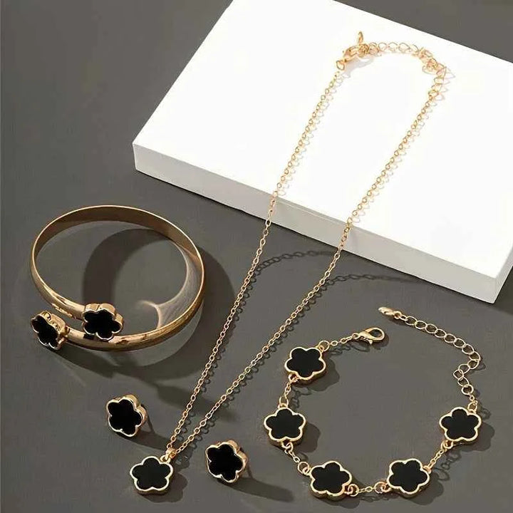 Three-Piece Clover Charm Pearlescent Pendant Necklace Set Black