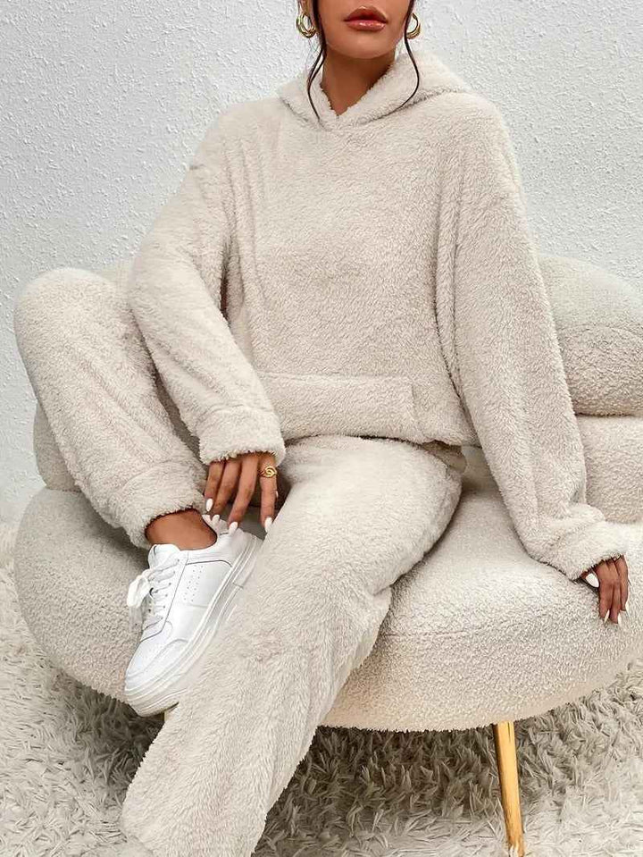 Women's Fleece Loungewear Set – Comfortable Hoodie and Pants – Loose Fit Homewear Beige