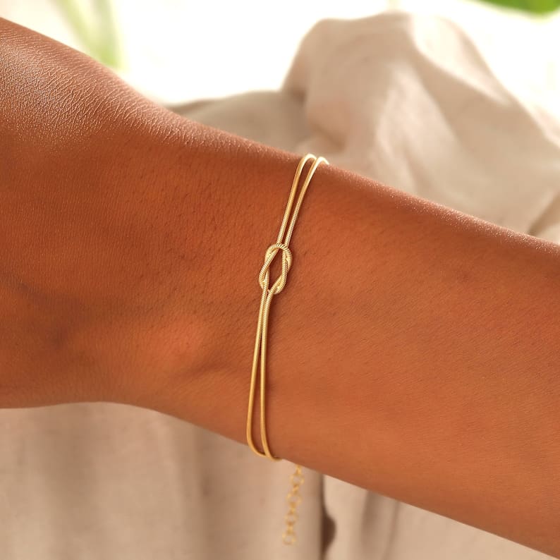 Amore | Women's Minimalist Love Knot Bracelet Silver