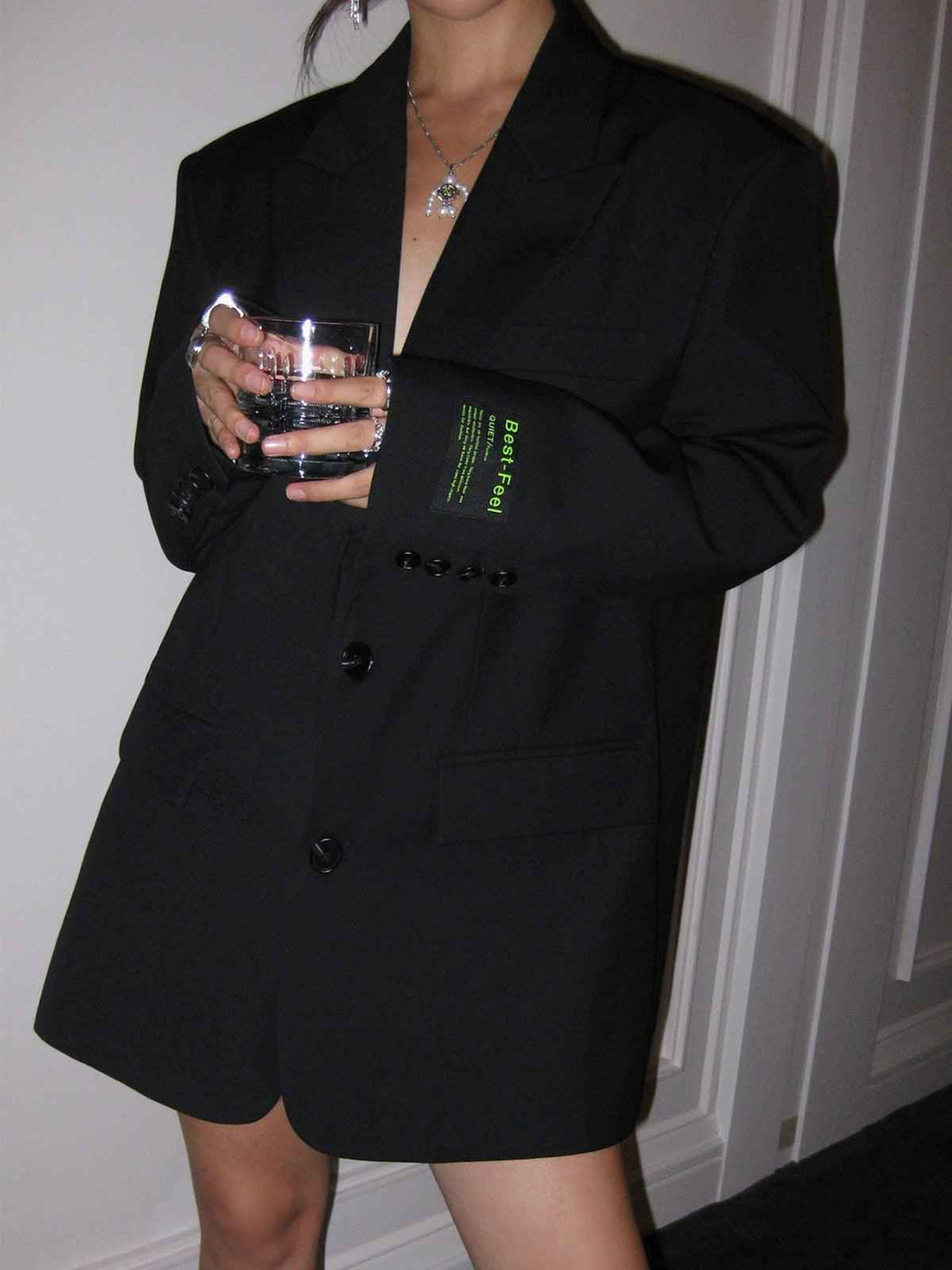 Women's Oversized Blazer - Classic Lapel, 2-Button Closure, Flap Pockets Black
