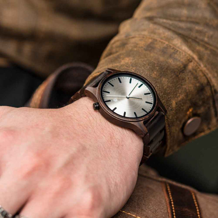 Wooden Striped Dial Date Wristwatch