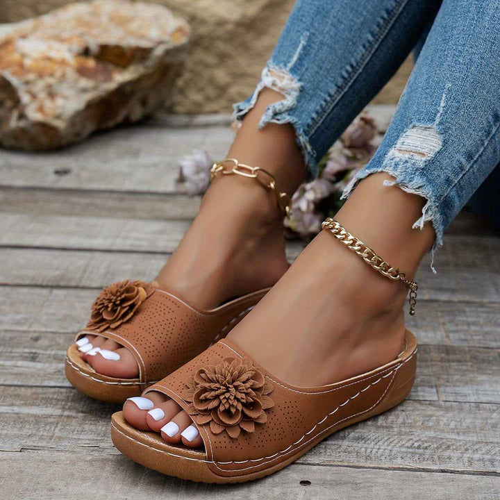 Comfortable Women's Slide Sandals with Orthopedic Support Brown