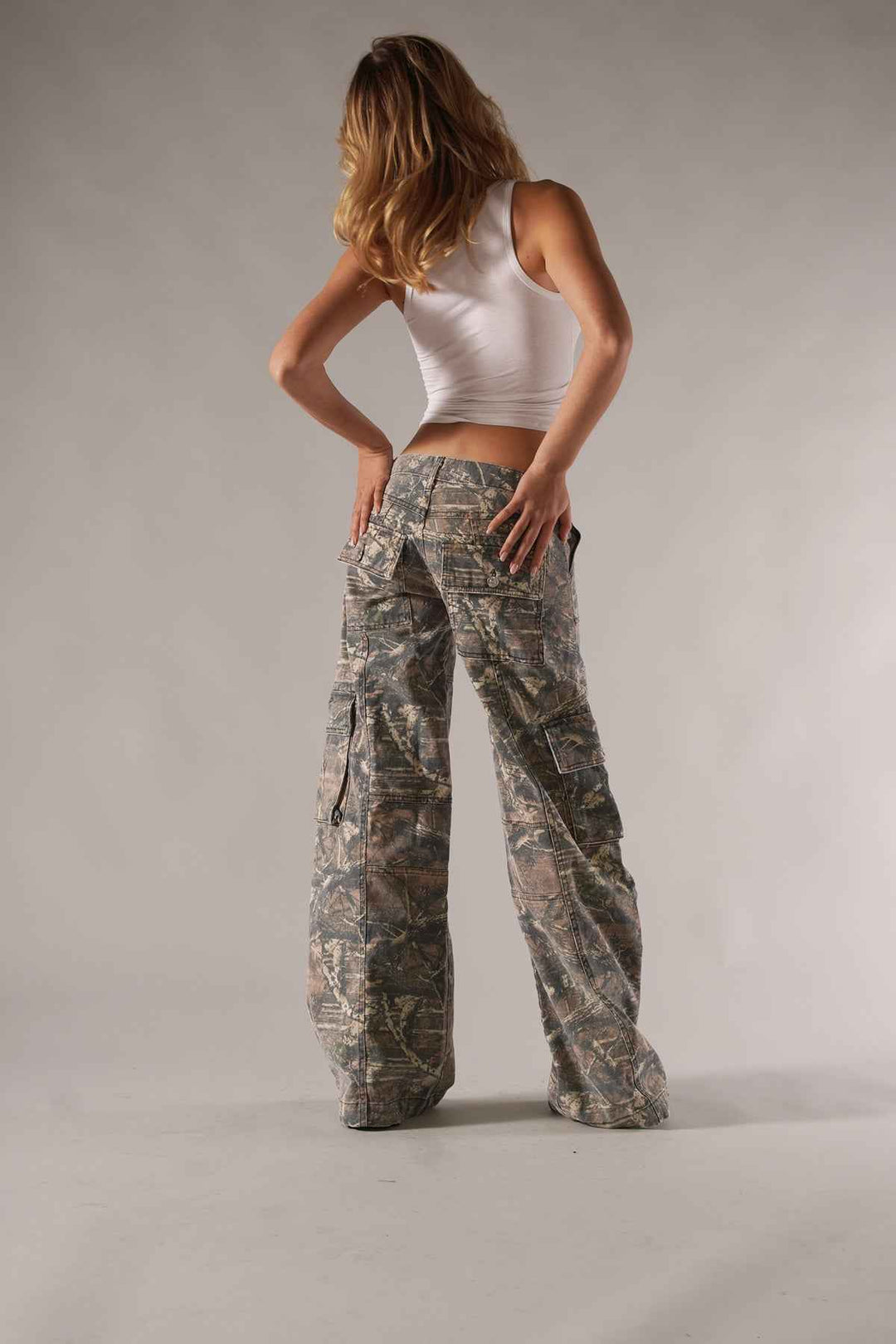 Women's Relaxed Fit Cargo Pants - Comfortable Outdoor Design with Multiple Pockets