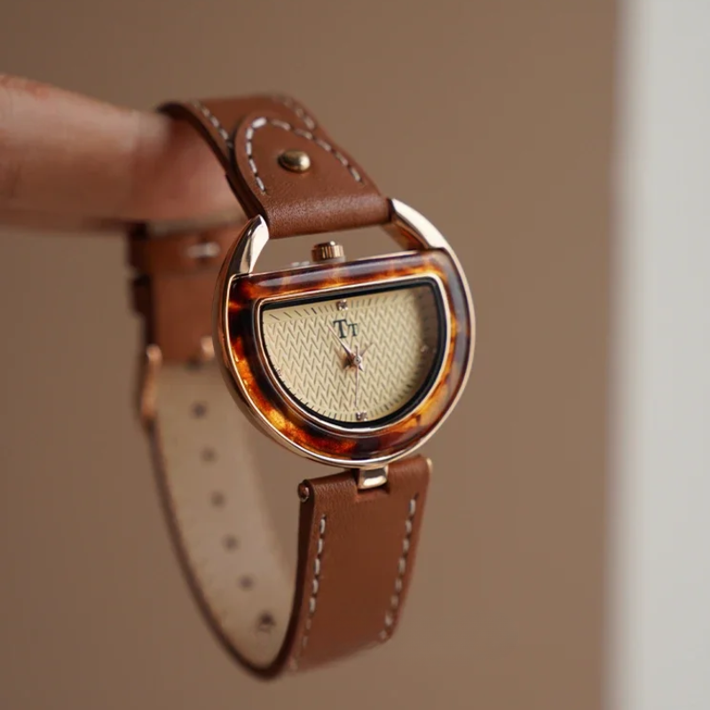 Elegant Luna Arc Watch – Minimalist Luxury Wristwatch