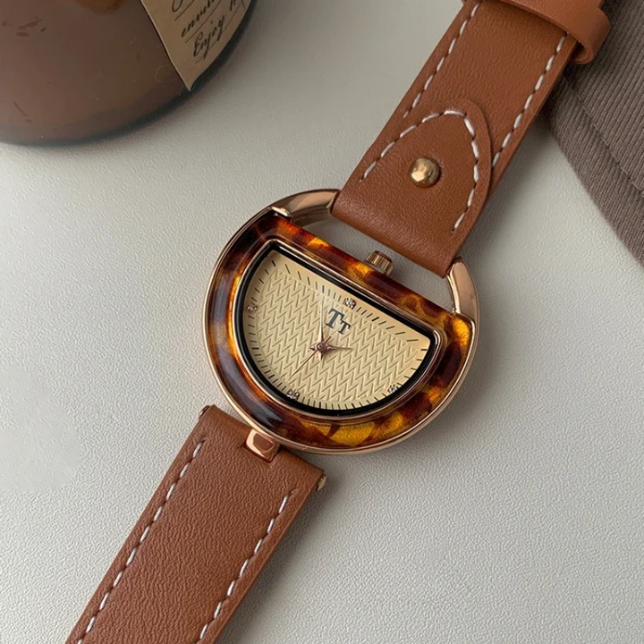 Elegant Luna Arc Watch – Minimalist Luxury Wristwatch