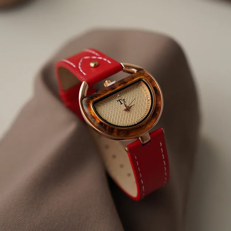 Elegant Luna Arc Watch – Minimalist Luxury Wristwatch Red