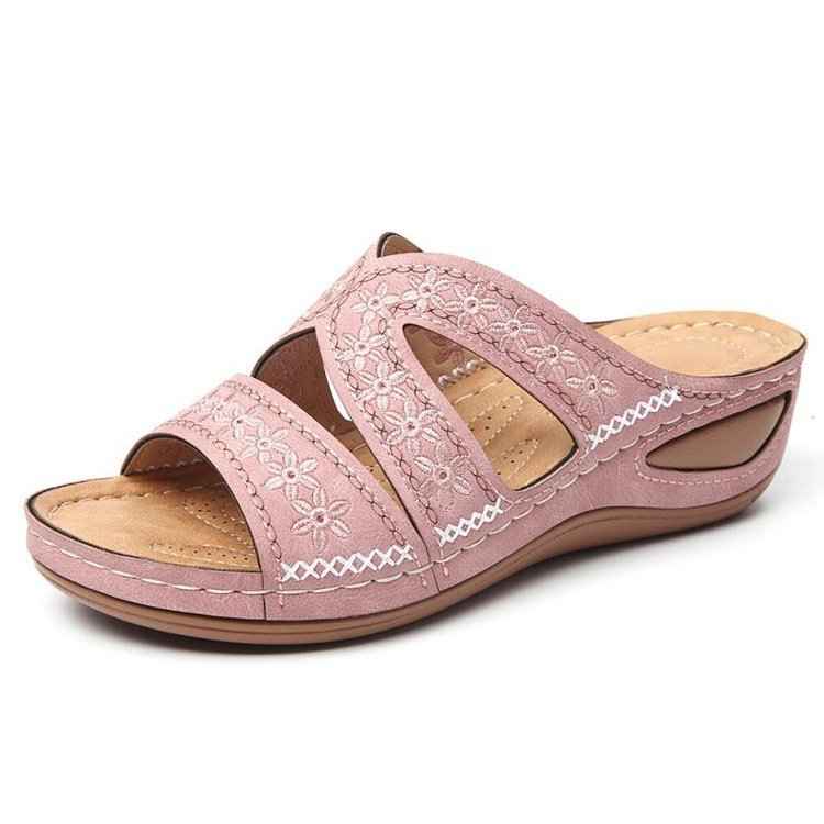 Embroidered sandals and slippers Pink