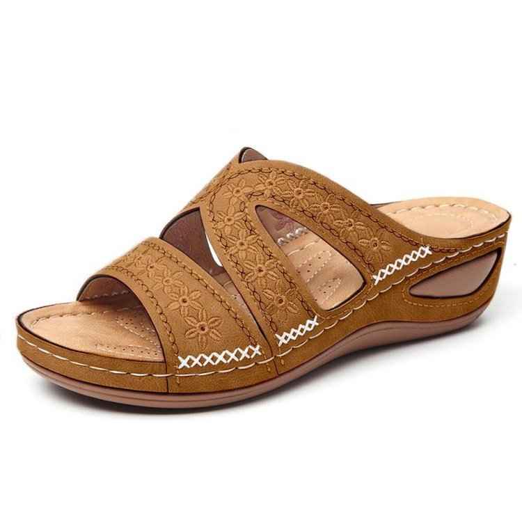 Embroidered sandals and slippers Brown