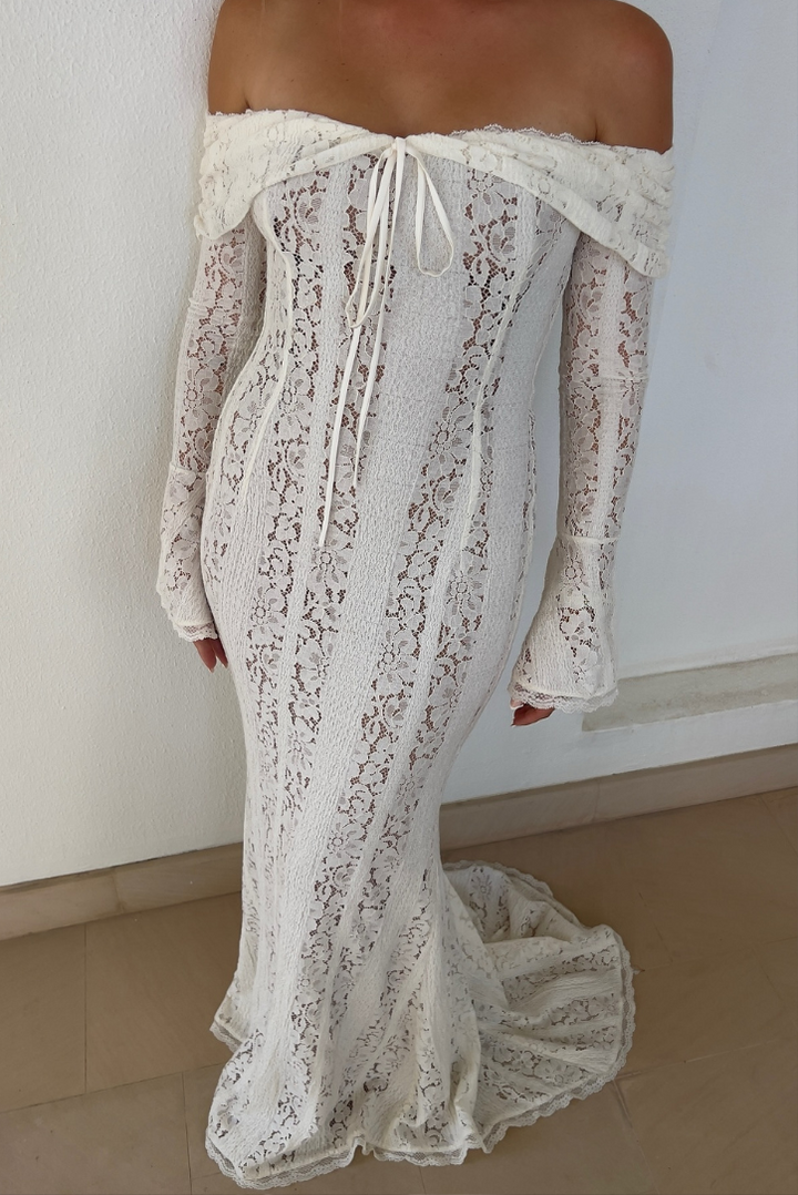 Luxe Off-Shoulder Maxi Dress in Lace for Women