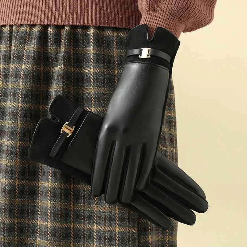 Fleece Lined Winter Gloves for Ultimate Warmth Black