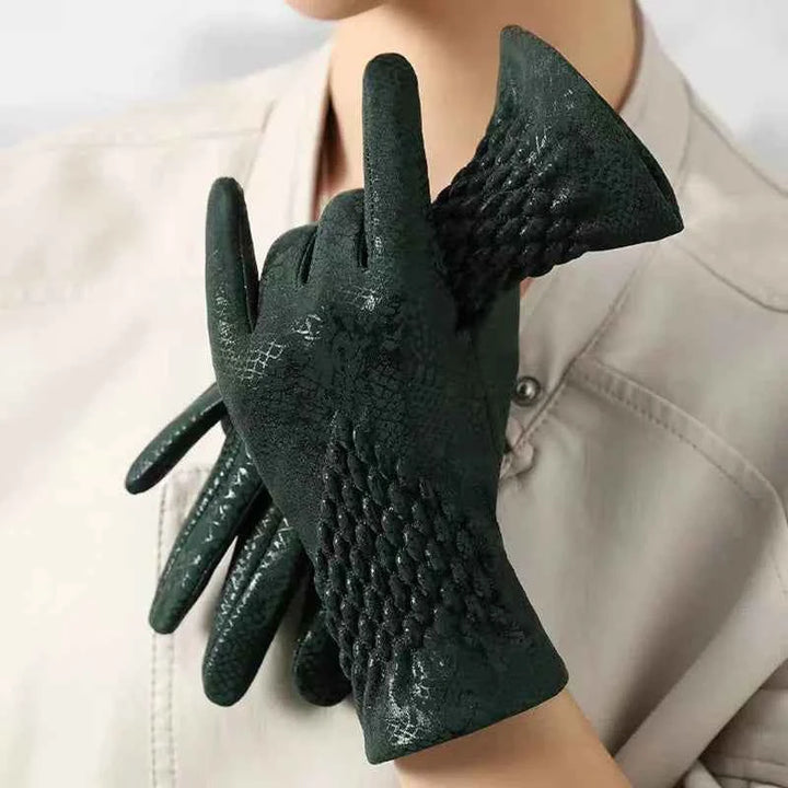Flexible Python-Inspired Snake Gloves Green