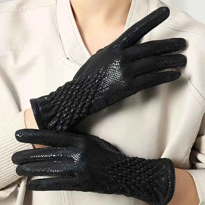 Flexible Python-Inspired Snake Gloves Black