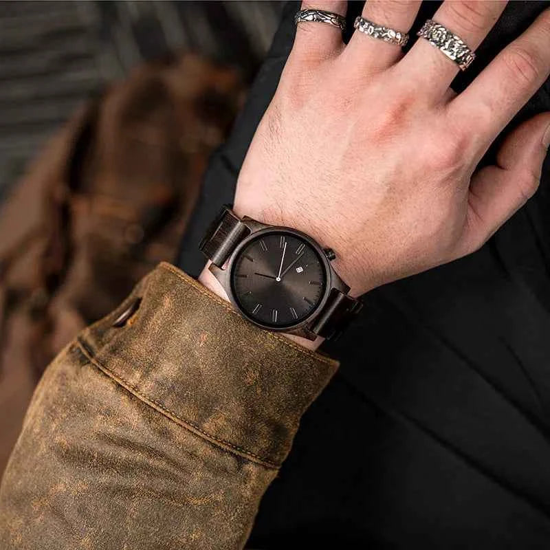Wooden Striped Dial Date Wristwatch