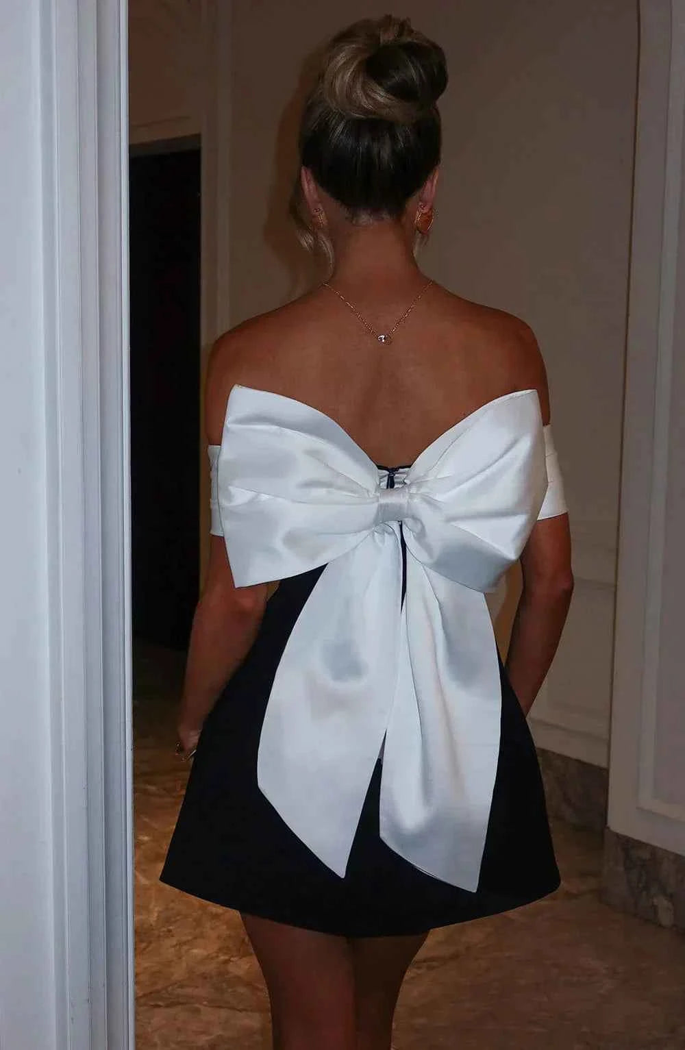 Jessica | Elegant Mini Dress with Modern Bow Detail