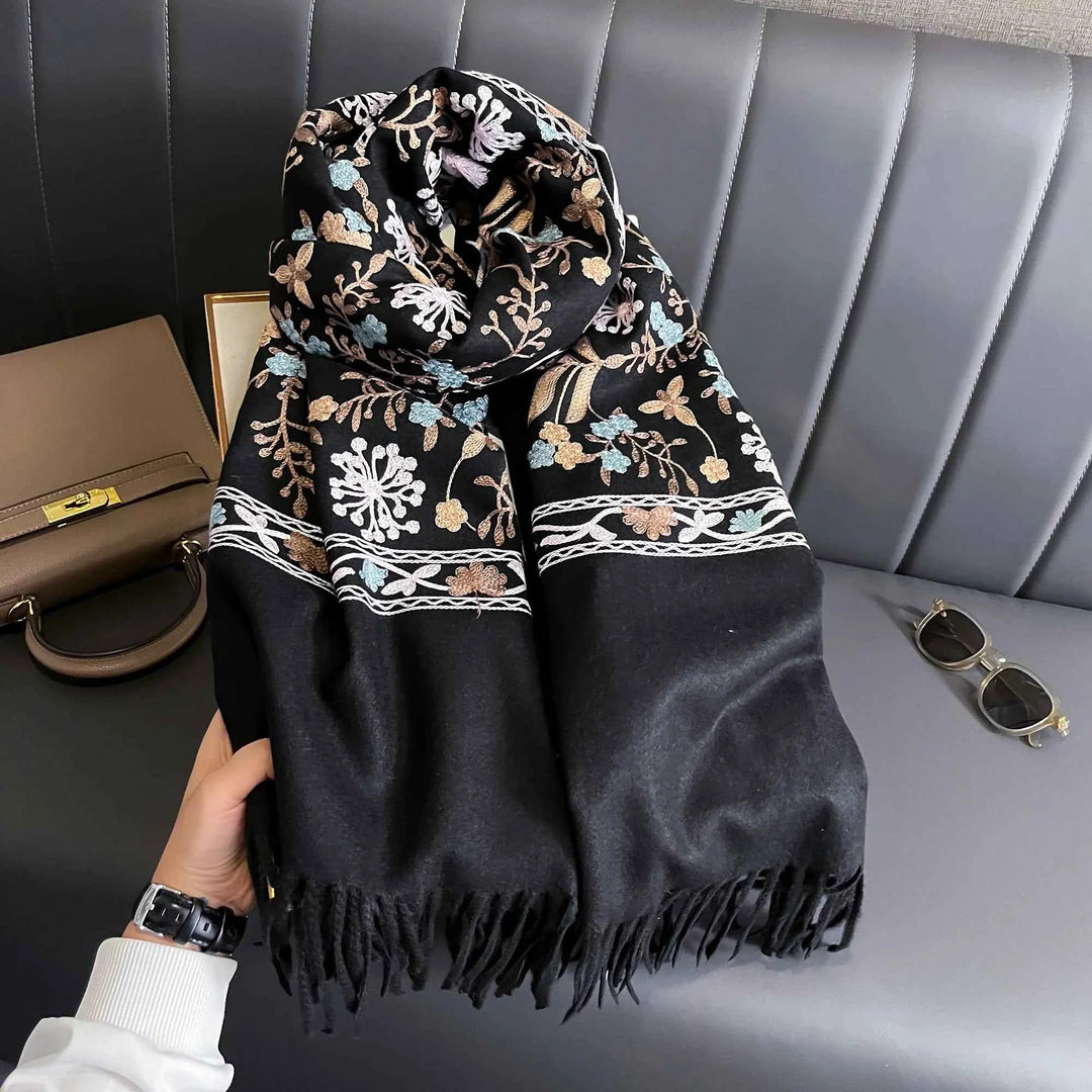 Luxurious Cashmere Scarf for Ultimate Comfort Black