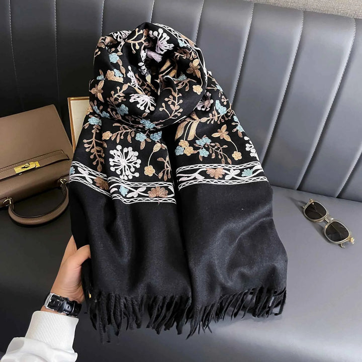 Luxurious Cashmere Scarf for Ultimate Comfort Black