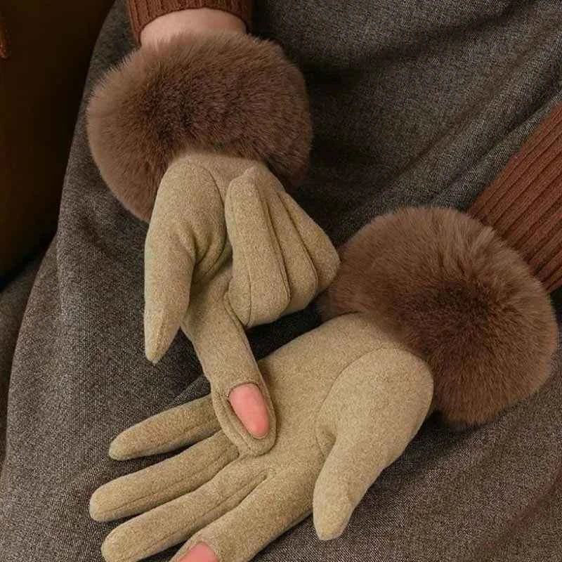 Luxurious Siberian Fur Gloves for Ultimate Warmth