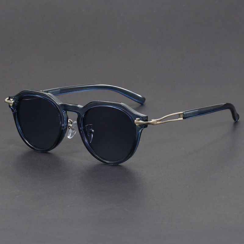Retro-Inspired Vintage Sunglasses Blue