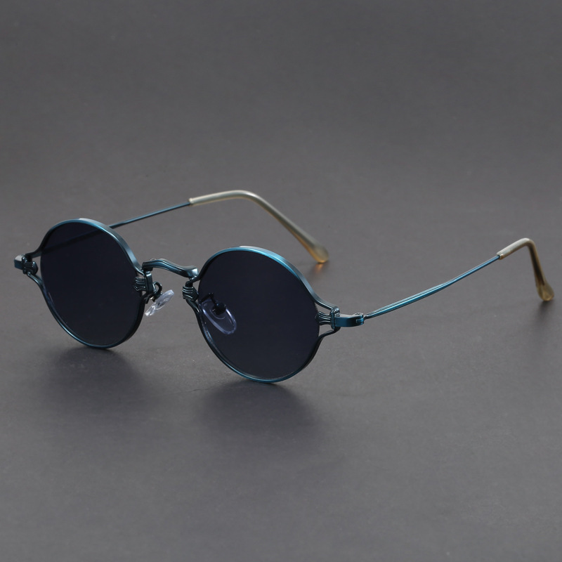 Round Retro Sunglasses for a Stylish Look Blue