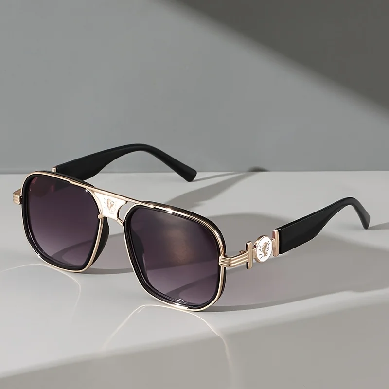 Stylish Designer-Inspired Sunglasses for Trendy Looks Gray