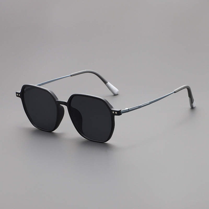 Stylish Designer Sunglasses for Ultimate Eye Protection Black