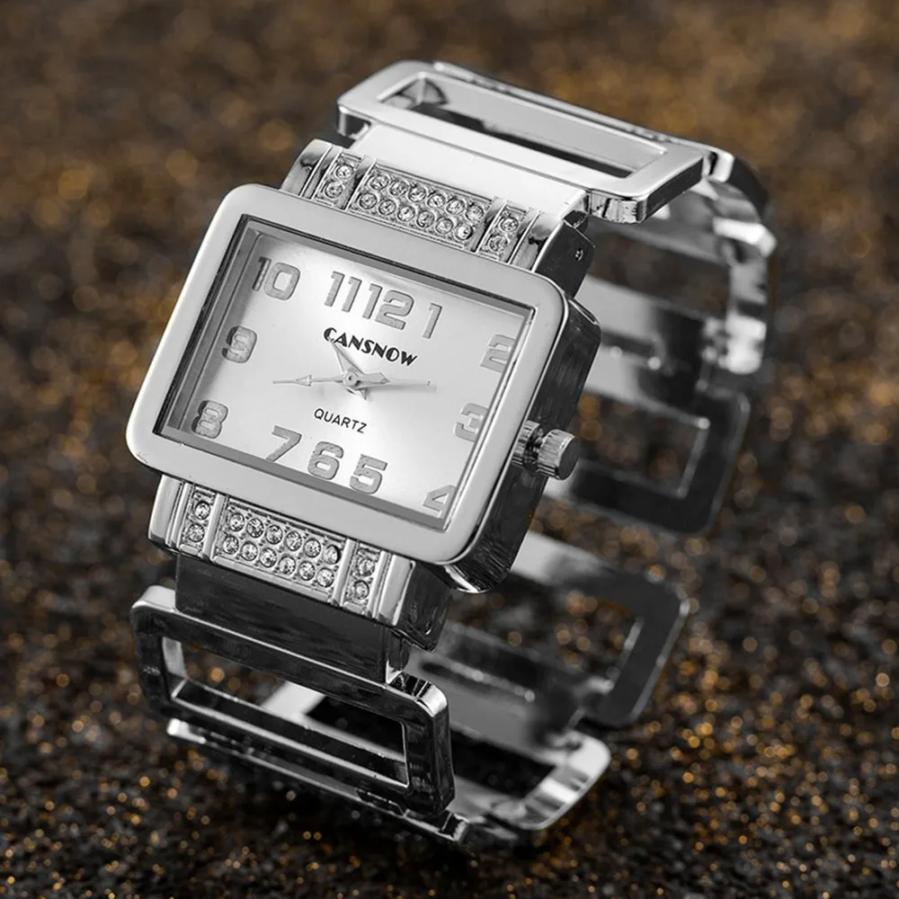 Elegant Quartz Watch for Timeless Style Silver White