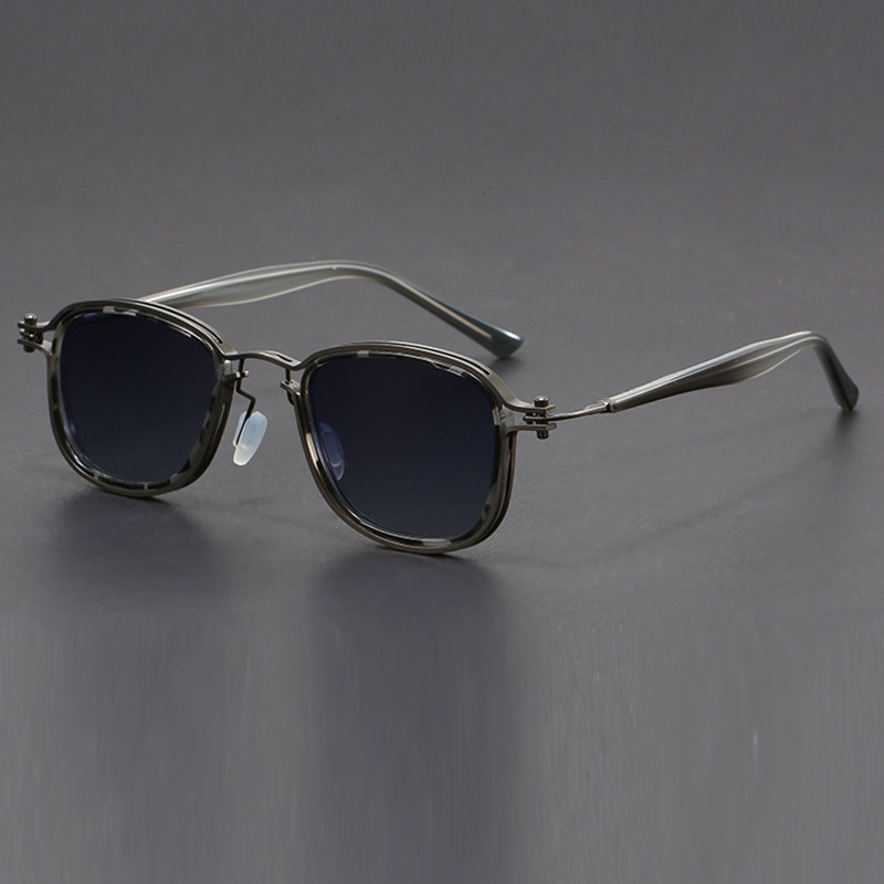 Chic Square Sunglasses for Stylish Look Gradient Gray