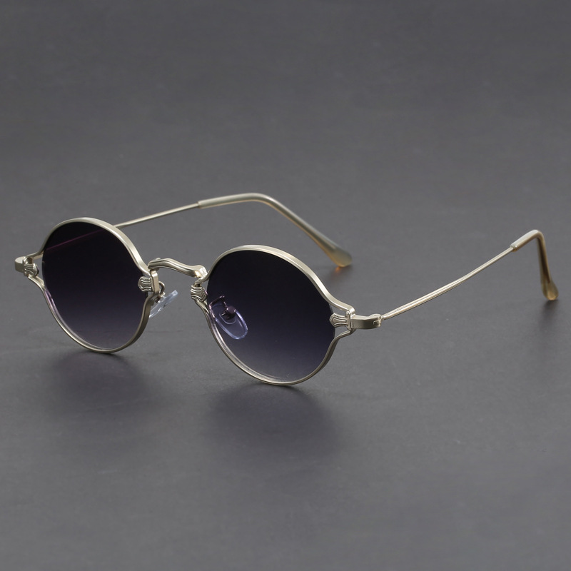 Round Retro Sunglasses for a Stylish Look Silver-Gray