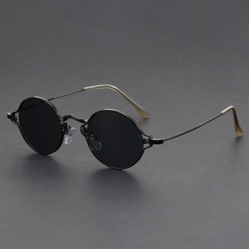 Round Retro Sunglasses for a Stylish Look Black