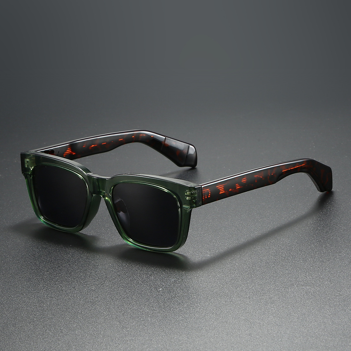 Vintage-Inspired Retro Sunglasses Green Frame Brown Temple