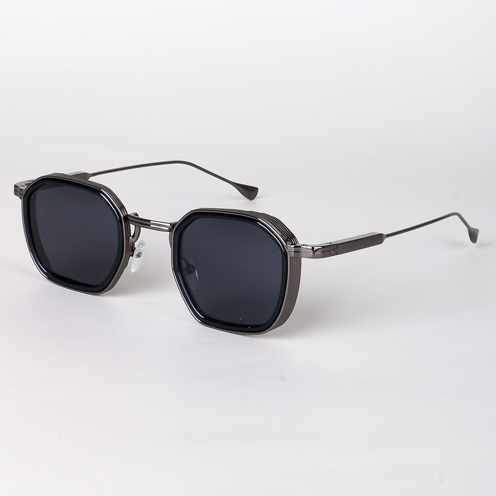 Stylish Designer Sunglasses for Ultimate UV Protection Gun Frame-Gray
