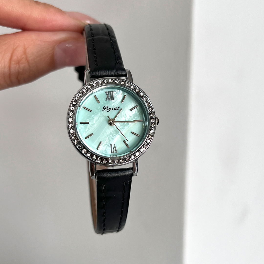 Elegant Pearl Timepiece Green