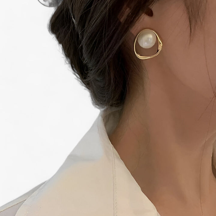 Oriana | Women's Gold Pearl Earrings - Elegant Design