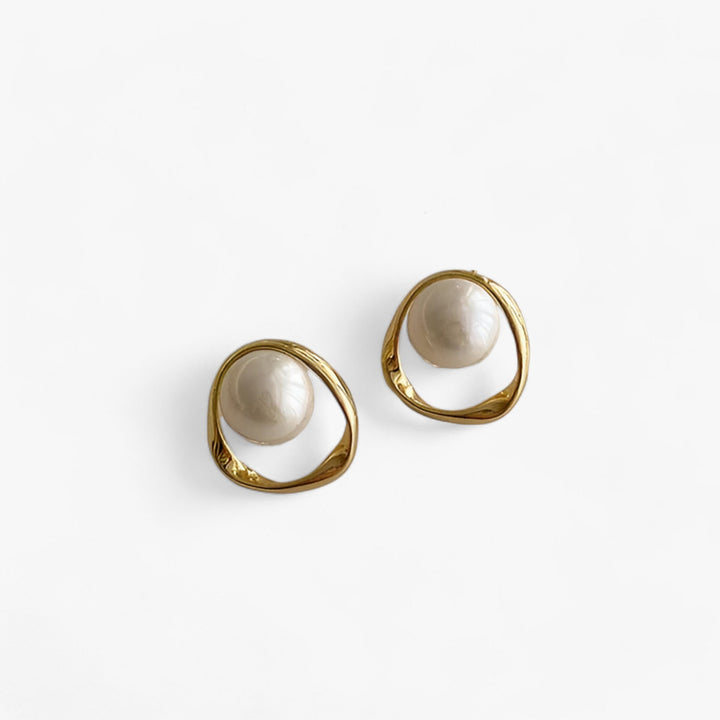 Oriana | Women's Gold Pearl Earrings - Elegant Design