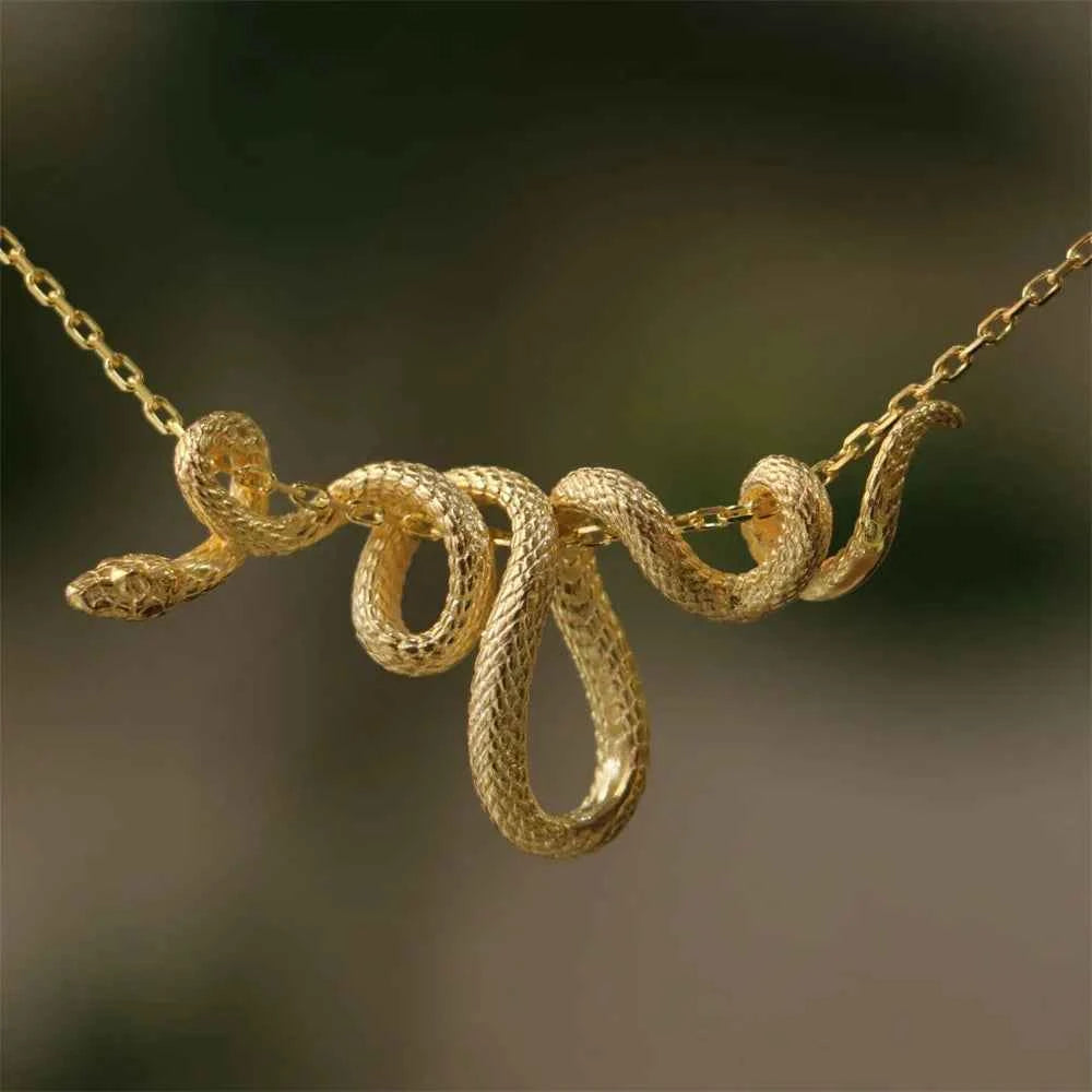 Elegant Gold Fang Pendant Necklace