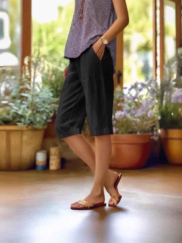 Women's Relaxed Linen Capri Pants with Pockets Black