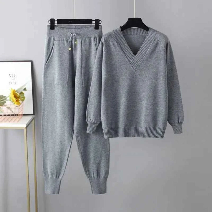 Women's Cozy Knitted Tundraloom Set Gray