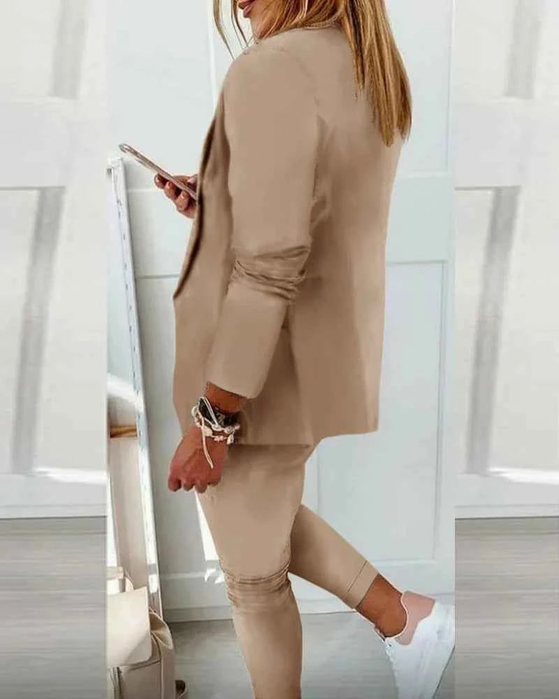Chic Women's Business Blazer and Trousers Set
