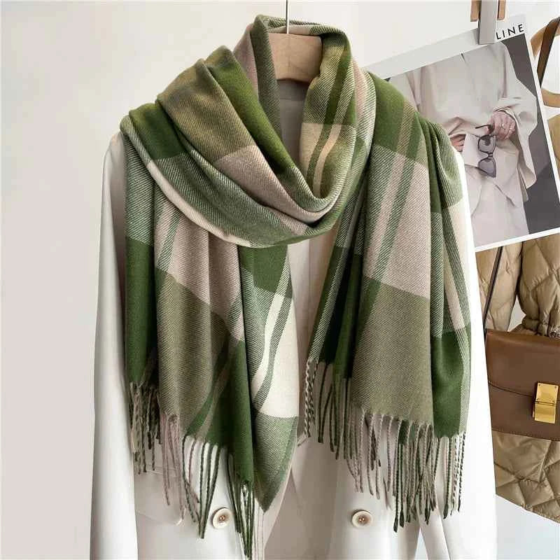 Women's Cashmere Scarf in Elmsford Style Green