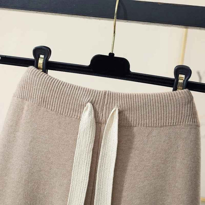 Women's Cozy Elegant Fall Outfit