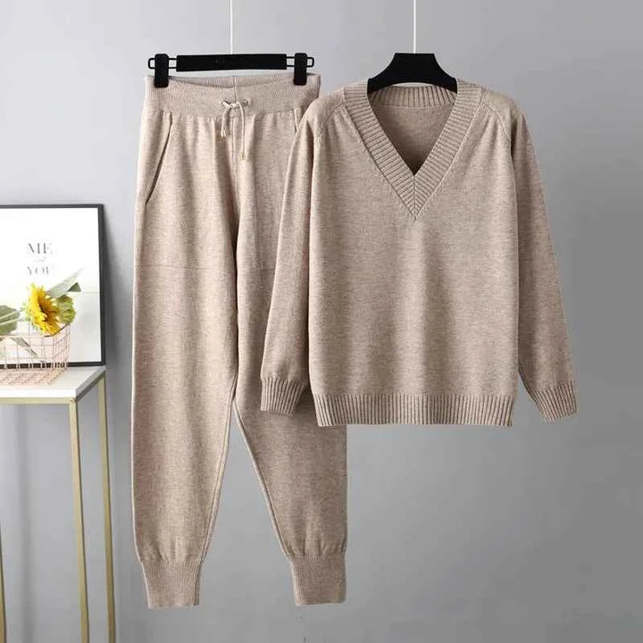 Women's Cozy Knitted Tundraloom Set Khaki