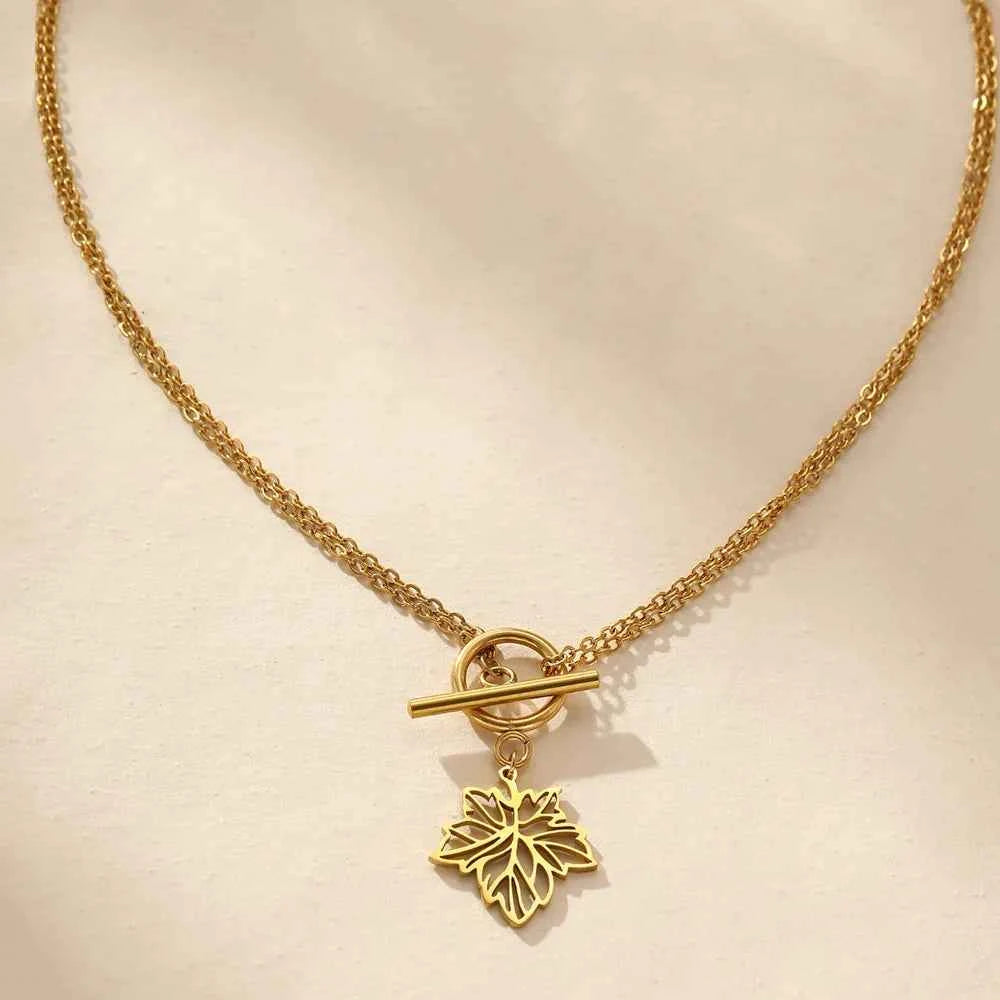 Elegant Maple Shine Pendant Necklace
